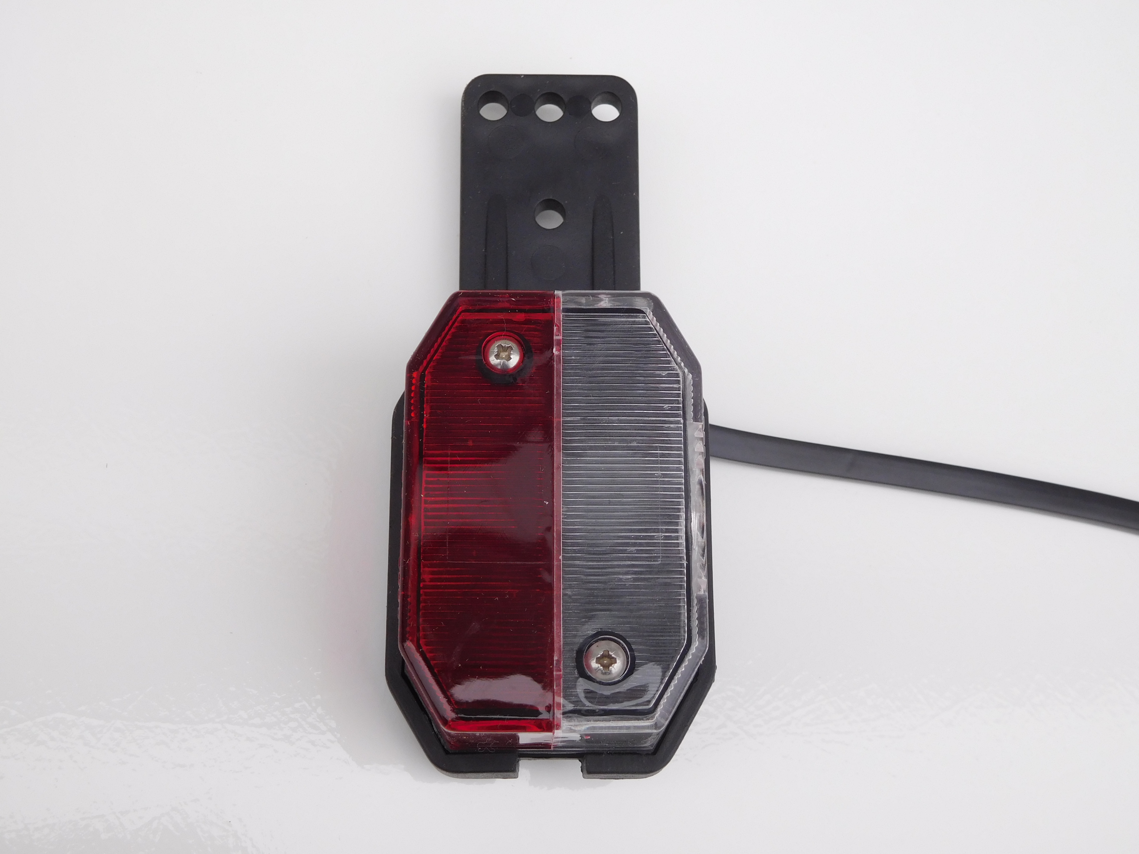 Begrenzungsleuchte rot weiß mit Kabel 0,5m DC und Halter rechts (6224